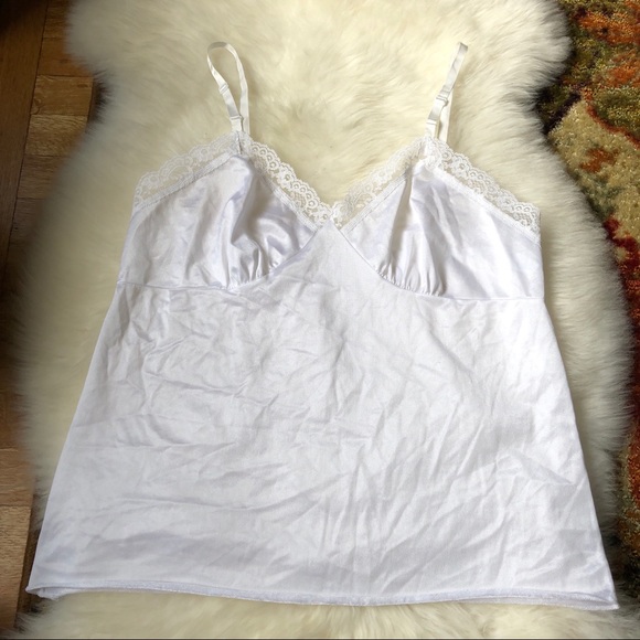 VintagešLingerie White Tank Lace